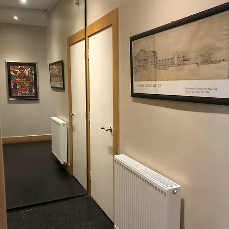 شقة Spacious Four-bedroom Ground Floor City Centre إدنبرة
