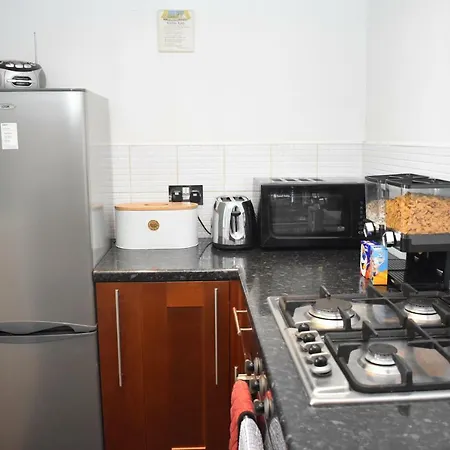 Private 1-bedroom Close To City Centre *