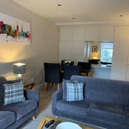 Newly Renovated In New Town Appartement