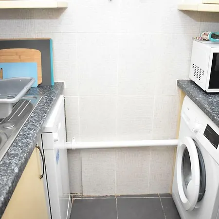 Apartment Cosy And Quirky 10 Minutes From Centre!