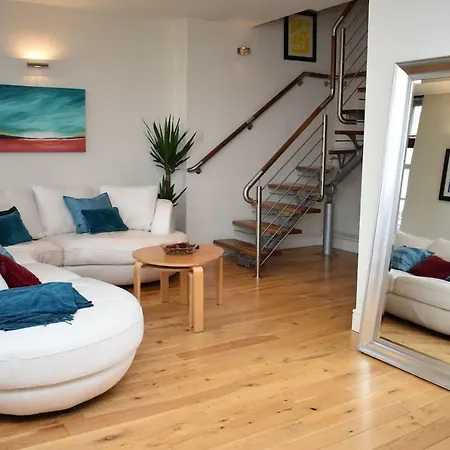 Modern And Bright Close To Princes St! 爱丁堡