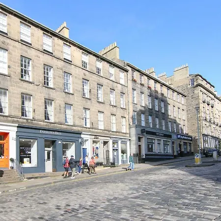 Altido Stylish & Majestic 3-bed In Stockbridge *