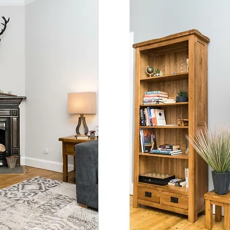 Beautiful, Traditional 2 Bedroom Main Door Flat Apartament