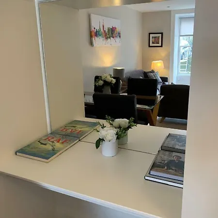 Newly Renovated In New Town *