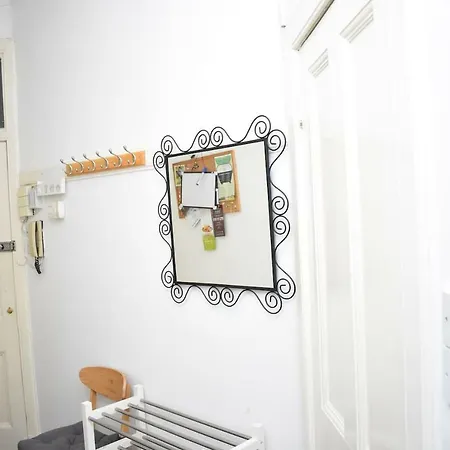 Cosy And Quirky 10 Minutes From Centre!