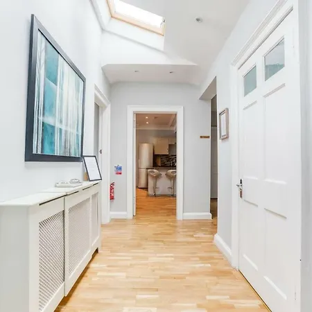 City Centre - 4 Bed Flat Apartment *