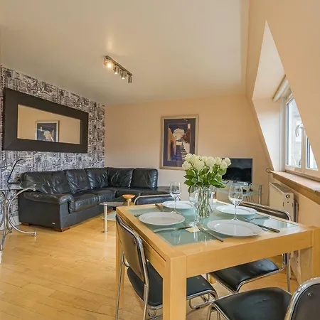 דירה 2 Bedroom Central With Stunning Castle View אדינבורו