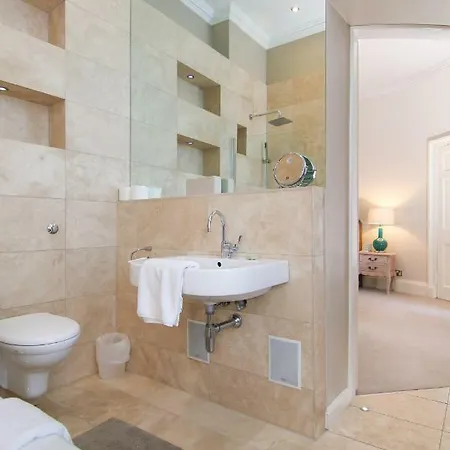 Apartamento Altido Stylish & Majestic 3-bed In Stockbridge Edimburgo