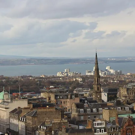 The Nest At Ramsay Garden Apartment Edinburgh