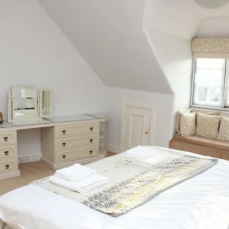 The Nest At Ramsay Garden * Edinburgh