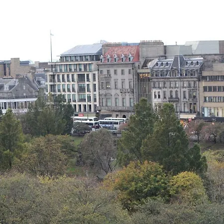 The Nest At Ramsay Garden * Edinburgh