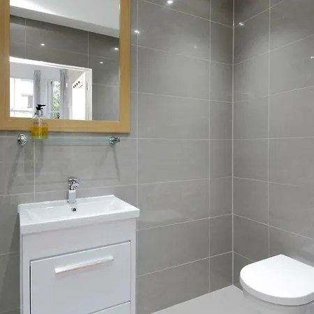 בית הארחה Sheens House 3*