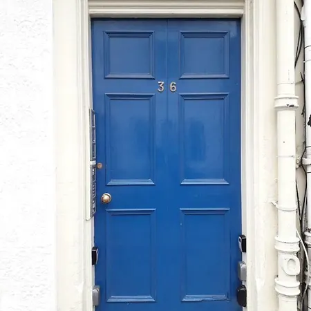 Grindlay Street Residence, 2 Bedroom, 2 Bathroom Close To Castle *