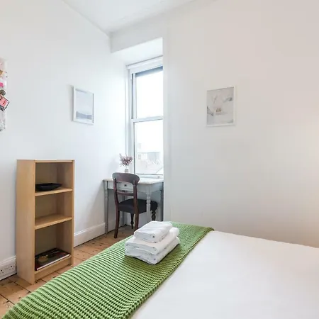 Fashionable And Spacious Portobello Apartment *