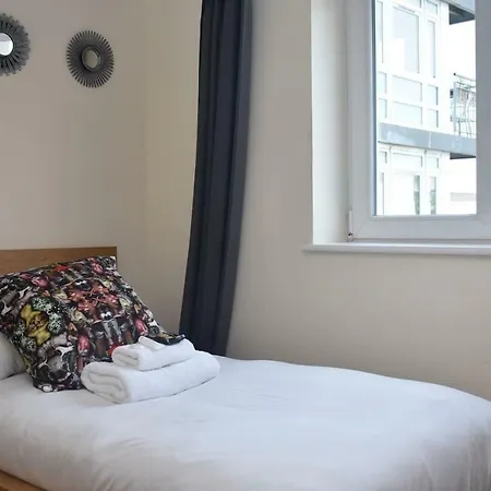 Brunswick Road - Spacious 3br 10 Minutes From Princes Street