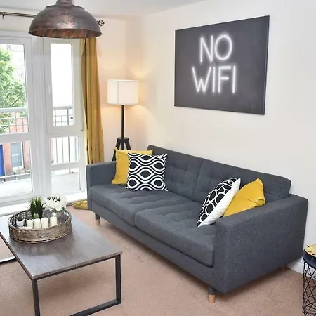 Brunswick Road - Spacious 3br 10 Minutes From Princes Street *