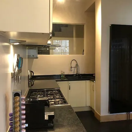 شقة Spacious Four-bedroom Ground Floor City Centre إدنبرة