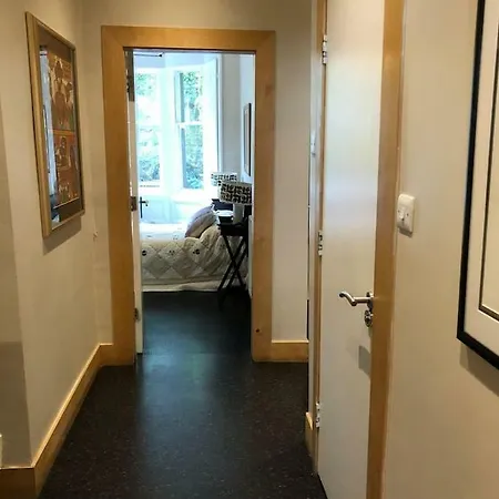 شقة Spacious Four-bedroom Ground Floor City Centre إدنبرة