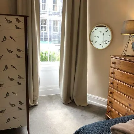Spacious Four-bedroom Ground Floor City Centre شقة *