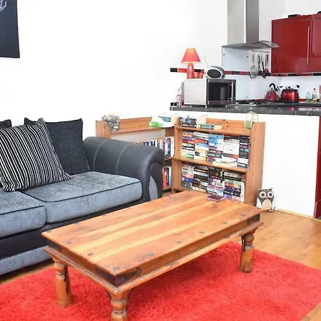 Apartment Homely, Contemporary And Bright 1br Apartment!