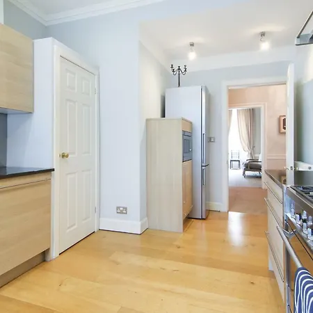 Altido Stylish & Majestic 3-bed In Stockbridge *