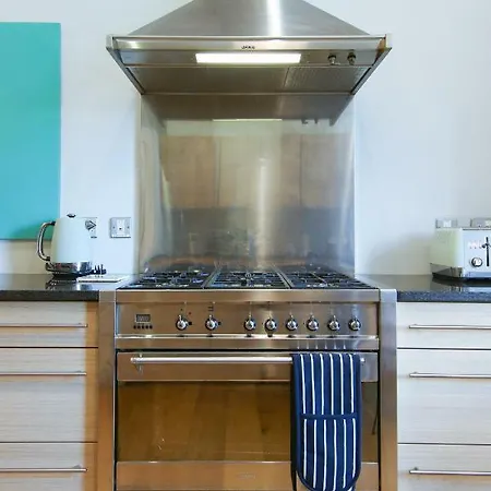 Altido Stylish & Majestic 3-bed In Stockbridge Edimburgo