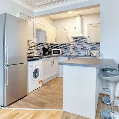 City Centre - 4 Bed Flat Apartment