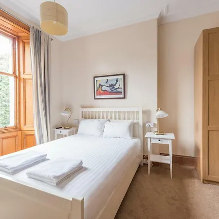 3 Bed Overlooking Meadows Park Edimburgo