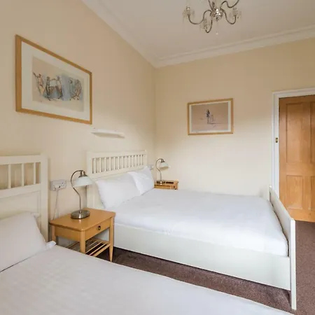 3 Bed Overlooking Meadows Park * Edimburgo