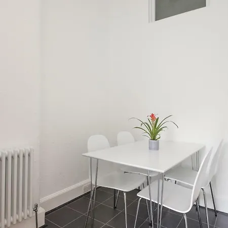 Scottish Stays - Calton Hill 2 Beds Apartment