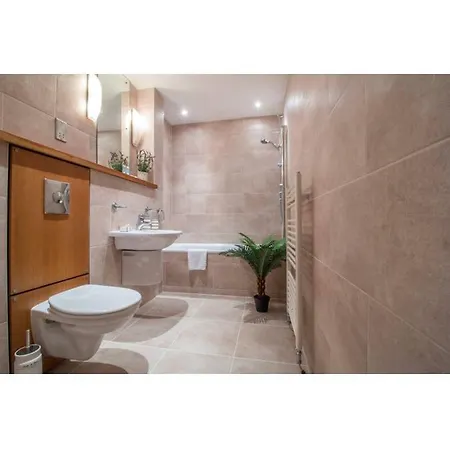 Apartment And Stylish One Bedroom *