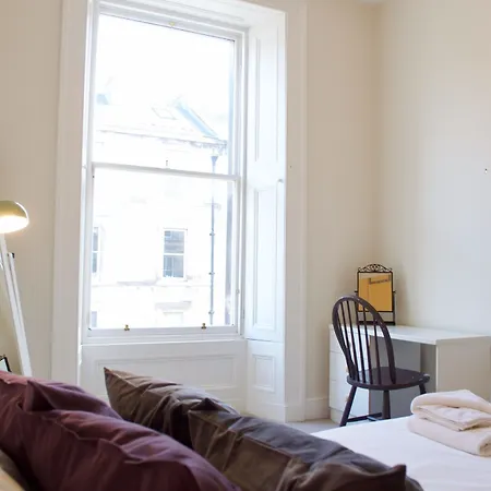 2 Bedroom Flat Near Centre Lejlighed *