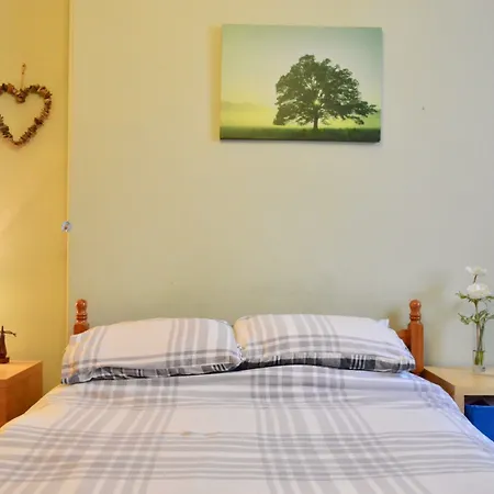 아파트 Two Bedroom Flat In Meadowbank Sleeps 4