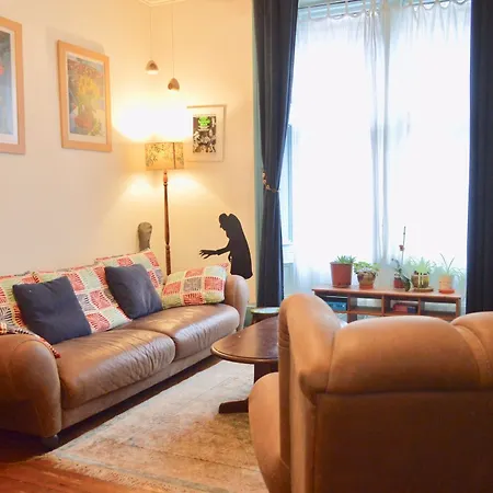 Two Bedroom Flat In Meadowbank Sleeps 4 아파트 *