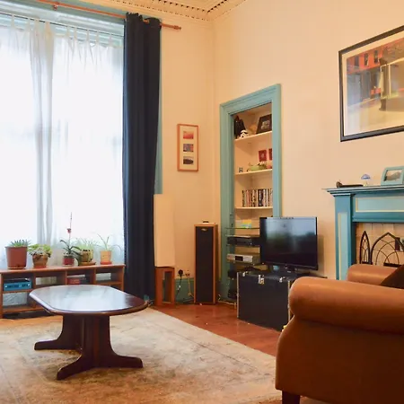 아파트 Two Bedroom Flat In Meadowbank Sleeps 4 *