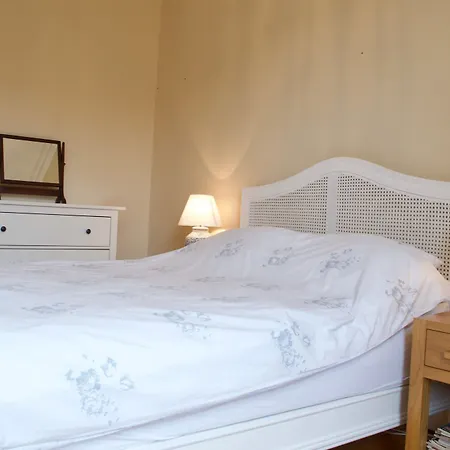Spacious 1 Bedroom Stockbridge Flat *