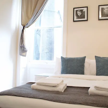 3 Bedroom Accommodates 8 *