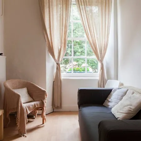 1 Bedroom Flat On St Stephen Street * Edinburgh