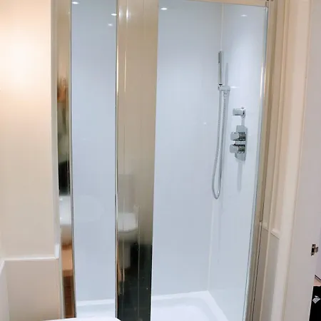 2 Bedroom Penthouse On Royal Mile