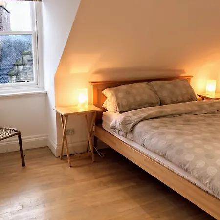 2 Bedroom Penthouse On Royal Mile Апартаменты *