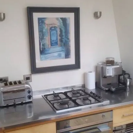 4 Bedroom Flat In Centre 公寓