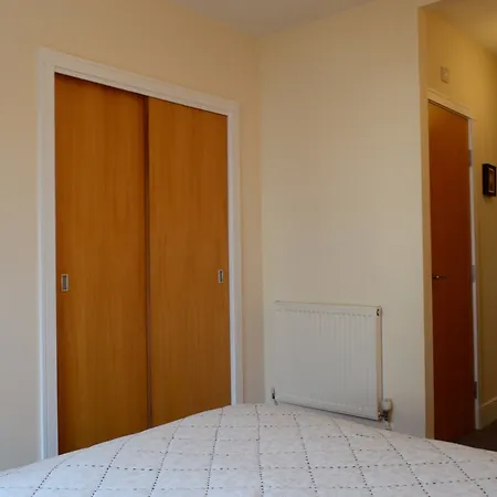 2 Bedroom Close To Centre 公寓 *