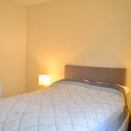 2 Bedroom Close To Centre * 爱丁堡