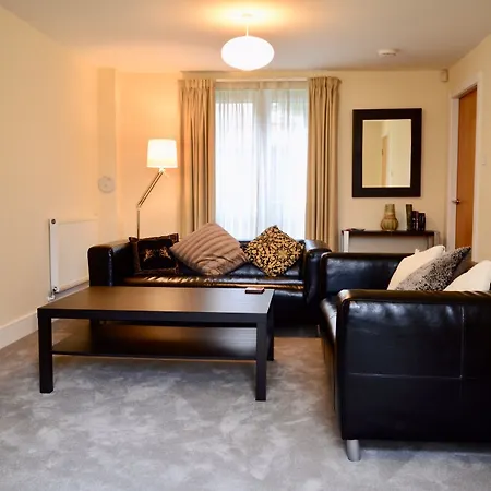 2 Bedroom Close To Centre *