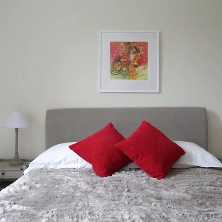 Apartment 1 Bedroom Flat Near Centre Accommodates 4