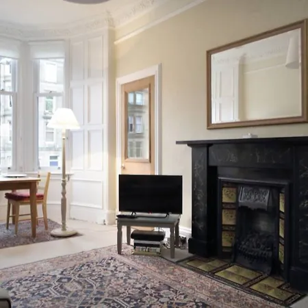 1 Bedroom Flat Near Centre Accommodates 4 Apartment Edinburgh