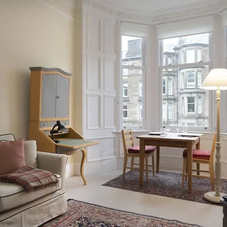 Apartment 1 Bedroom Flat Near Centre Accommodates 4