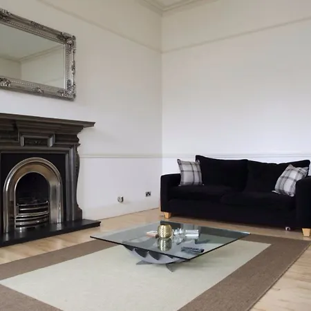 4 Bedroom In Centre *