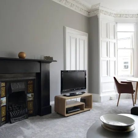 Apartment 2 Bedroom Bruntsfield