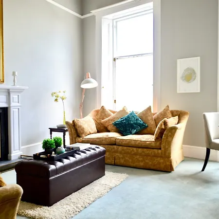 West End 2 Bedroom Georgian Apartment *